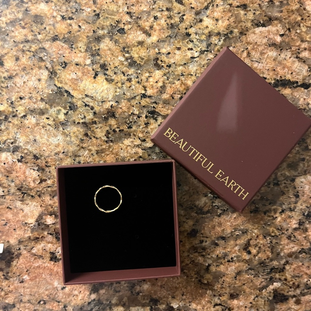 Beautiful Earth Gold Ring - Picture 2 of 2